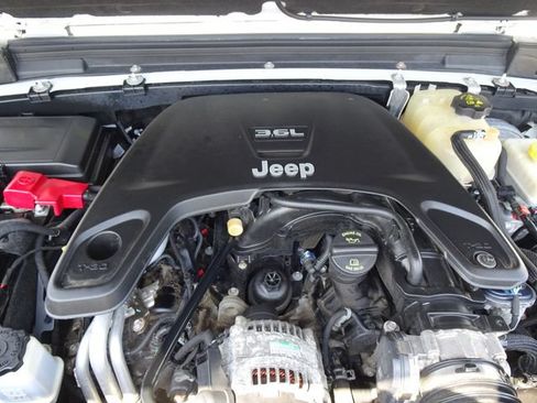 Used 2018 Jeep Wrangler Unlimited Sport S AWD/4WD image 29