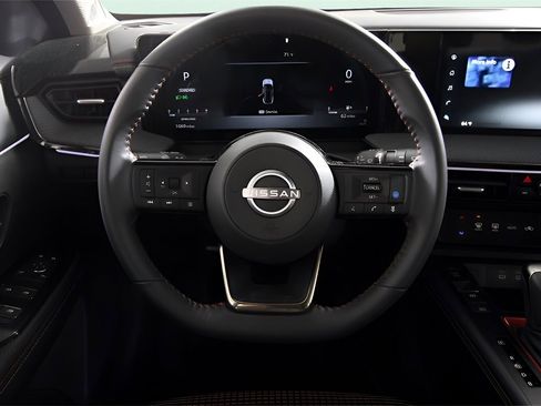 Used 2025 Nissan Kicks SR w/ Illumination Package image 14