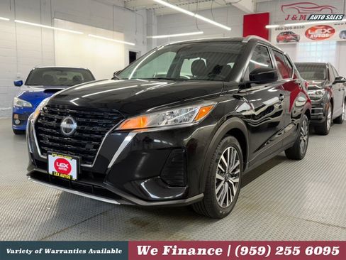 Used 2022 Nissan Kicks SV FWD image 3