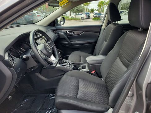 Used 2018 Nissan Rogue SV w/ Premium Package FWD image 14
