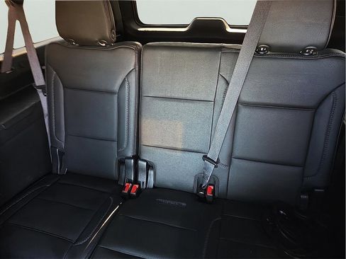 Used 2023 GMC Yukon XL Denali image 8