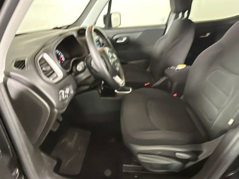 Used 2020 Jeep Renegade Latitude w/ Cold Weather Group AWD/4WD image 12