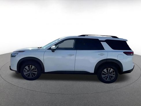 Used 2025 Nissan Pathfinder SV image 8
