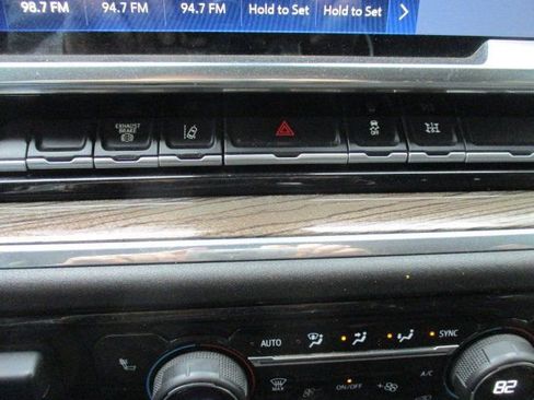 Used 2024 Chevrolet Silverado 3500 LT w/ Convenience Package image 18