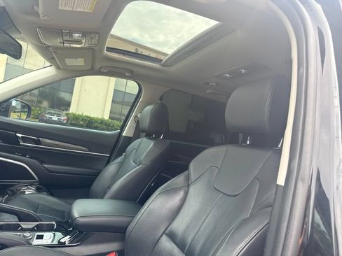 Used 2022 Kia Telluride EX w/ EX Premium Package FWD image 9