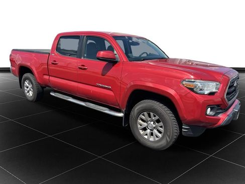 Used 2018 Toyota Tacoma SR5 AWD/4WD image 7