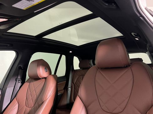 Used 2025 BMW X5 sDrive40i w/ Premium Package image 23