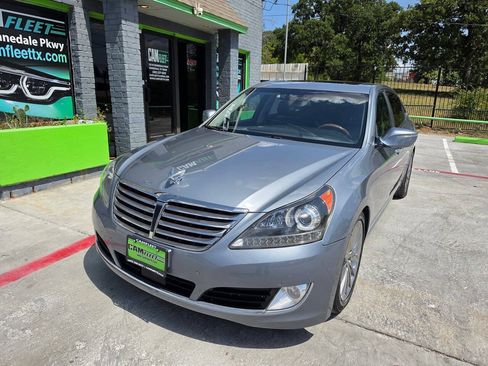 Used 2016 Hyundai Equus Signature RWD image 3