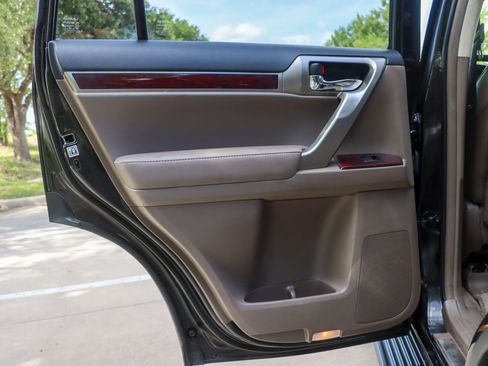 Used 2016 Lexus GX 460 w/ Premium Package AWD/4WD image 11