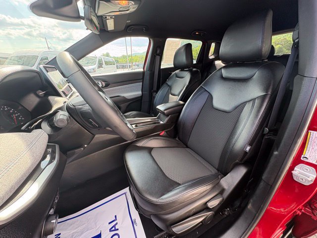 Used 2025 Jeep Compass Latitude AWD/4WD image 30