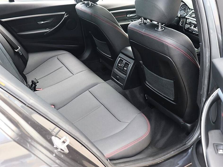 Used 2018 BMW 330i xDrive Sedan AWD/4WD image 14