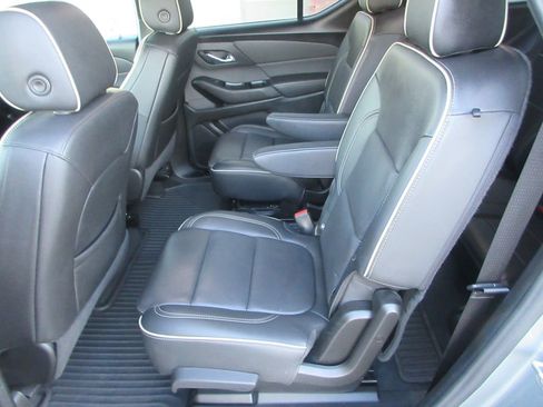 Used 2023 Chevrolet Traverse Premier image 15