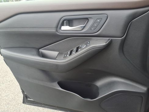 Certified 2023 Nissan Rogue SL w/ SL Premium Package image 16