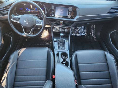 Certified 2022 Volkswagen Jetta SE w/ Panoramic Sunroof Package image 10