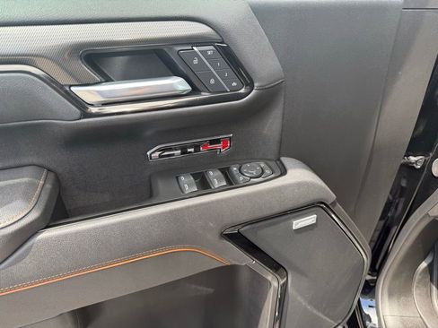 Used 2025 GMC Sierra 1500 AT4 w/ AT4 Premium Package AWD/4WD image 15