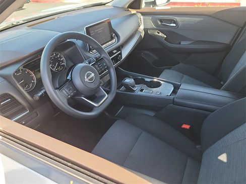 Certified 2023 Nissan Rogue SV image 3