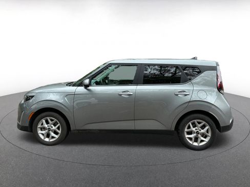 Used 2025 Kia Soul LX w/ LX Technology Package image 4
