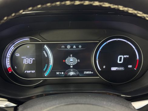 Used 2022 Kia Niro EX w/ Cold Weather Package image 17