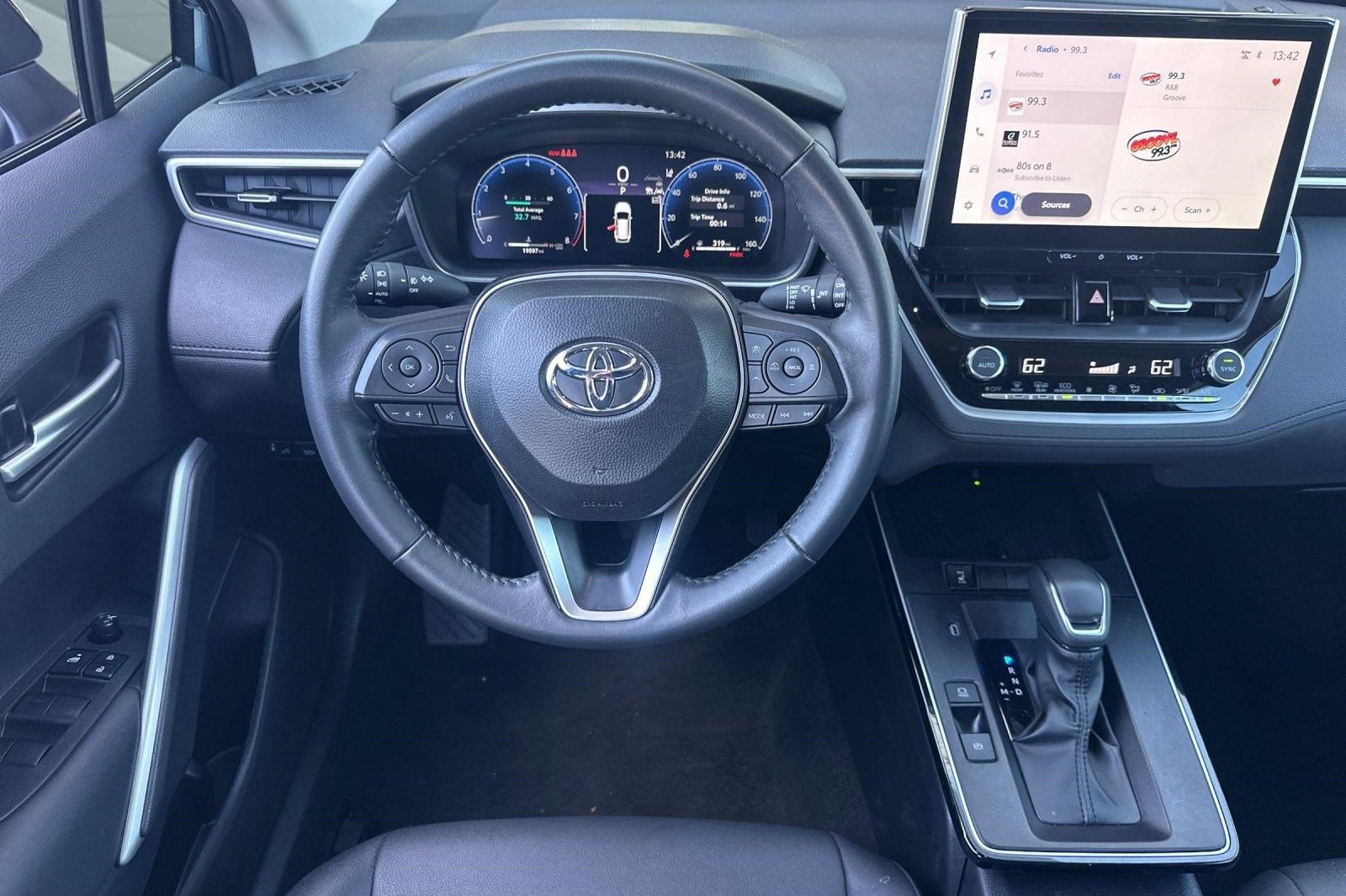 Used 2026 Toyota Corolla Cross XLE FWD image 31