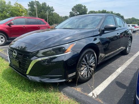 Used 2025 Nissan Altima 2.5 SV FWD image 1