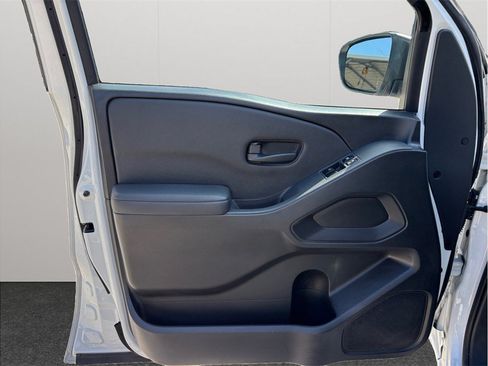 Used 2022 Nissan Frontier S RWD image 16