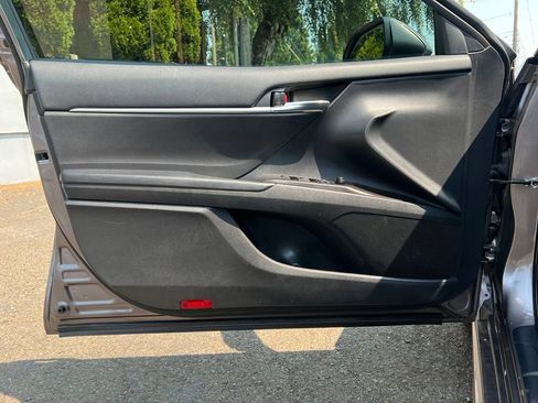 Used 2022 Toyota Camry SE w/ Carpet Mat Package (TMS) FWD image 14