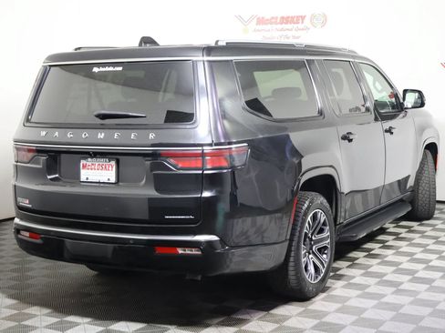 Used 2023 Jeep Wagoneer L Series II AWD/4WD image 5