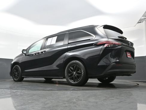 Used 2022 Toyota Sienna LE w/ LE Plus Package AWD/4WD image 30