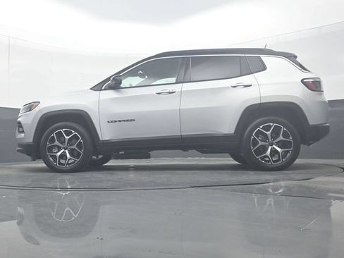 Used 2025 Jeep Compass Limited AWD/4WD image 30