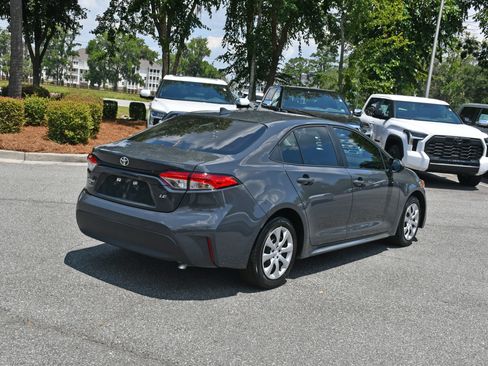 Used 2024 Toyota Corolla LE FWD image 4