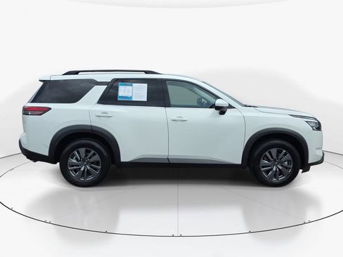 Used 2024 Nissan Pathfinder SV FWD image 5