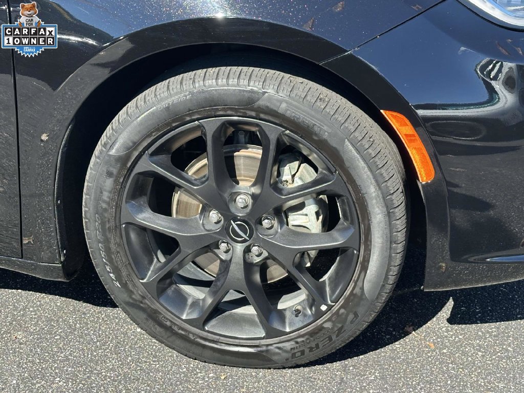 Used 2025 Chrysler Pacifica Limited FWD image 7