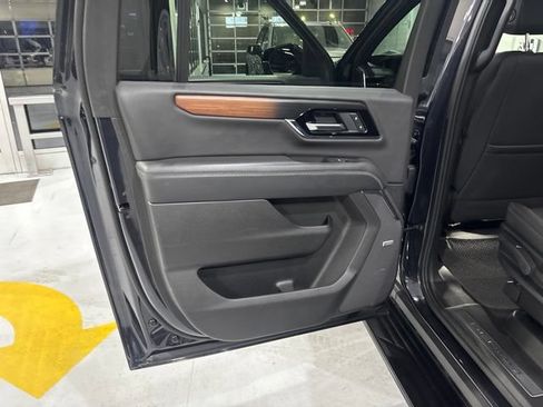 Used 2025 GMC Yukon XL Denali AWD/4WD image 20