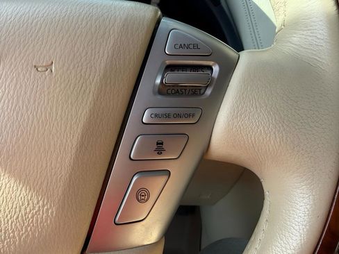 Used 2016 INFINITI QX80 4WD w/ Deluxe Technology Package image 17