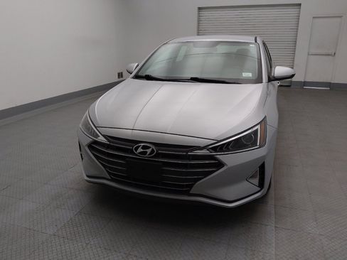 Used 2019 Hyundai Elantra SE FWD image 15