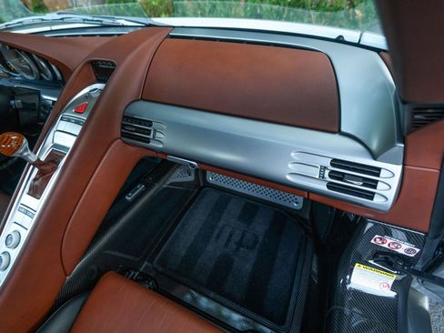 Used 2005 Porsche Carrera GT image 19