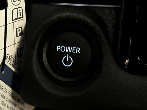 Used 2026 Toyota C-HR AWD/4WD image 21