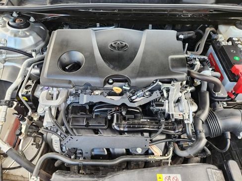 Used 2020 Toyota Camry SE FWD image 21