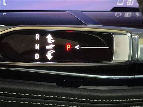Used 2025 Cadillac Escalade Luxury RWD image 14