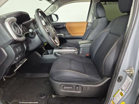 Used 2020 Toyota Tacoma SR5 AWD/4WD image 17