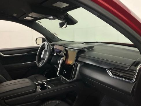 Used 2025 GMC Acadia Elevation w/ Elevation Premium Package FWD image 30