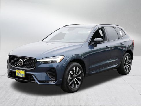 Used 2025 Volvo XC60 B5 Core AWD/4WD image 3