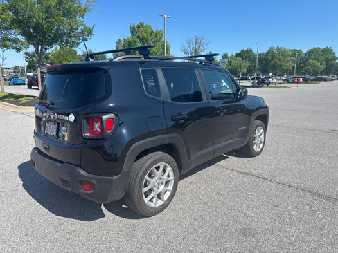 Used 2023 Jeep Renegade Latitude w/ Premium Group AWD/4WD image 5