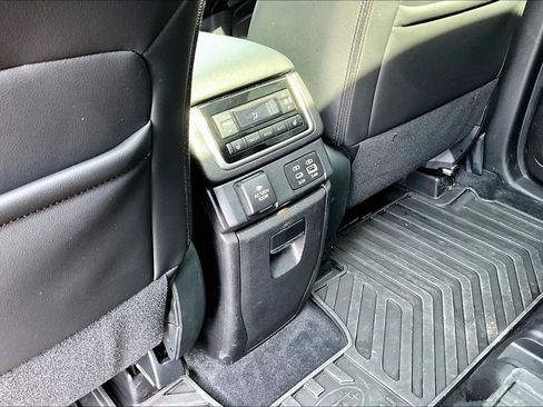 Used 2023 Subaru Ascent Touring AWD/4WD image 12