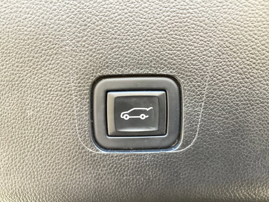 Used 2023 Chevrolet Traverse LT w/ LT Premium Package AWD/4WD image 11