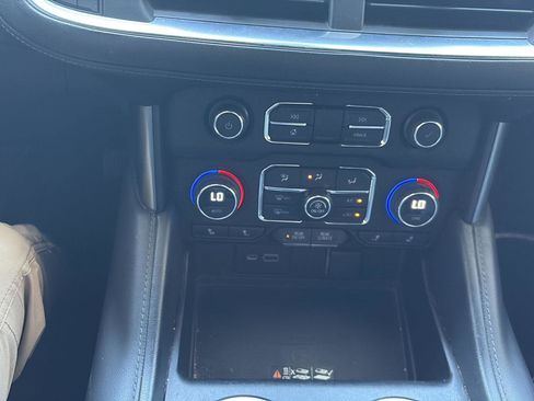 Used 2021 Chevrolet Suburban LT image 20