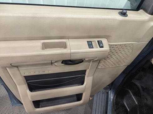 Used 2013 Ford E-350 and Econoline 350 Super Duty w/ Interior Upgrade Pkg image 31