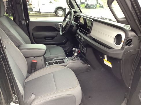 New 2025 Jeep Wrangler Unlimited Sport image 9