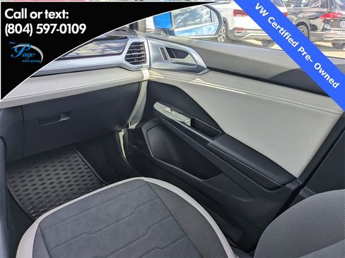 Certified 2025 Volkswagen Taos SE image 17