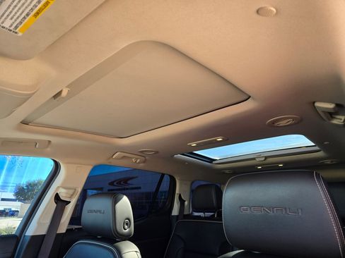 Certified 2021 GMC Acadia Denali w/ Denali Technology Package image 14
